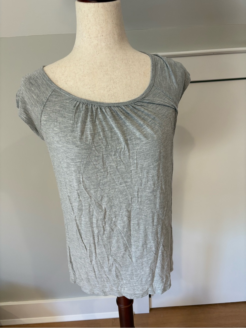 VINCE Gray Women’s Short Sleeve Scoop Neck Tee size MEDIUM